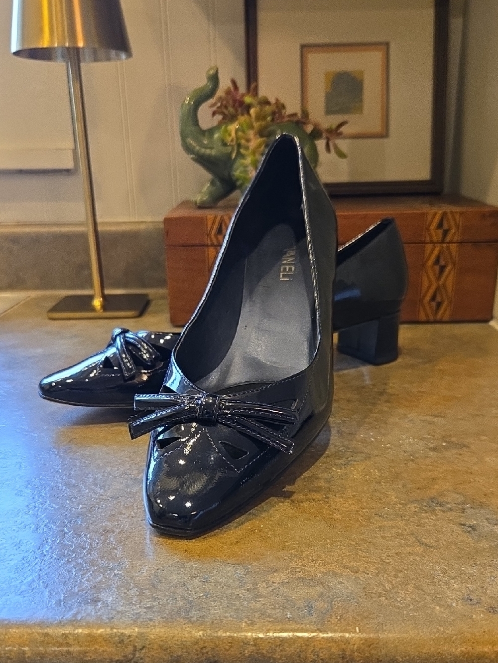 NWOT Van Eli Black Patent Pumps Size 10 Medium
